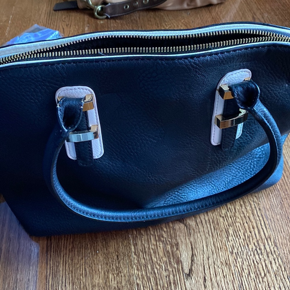 Black and whit bag